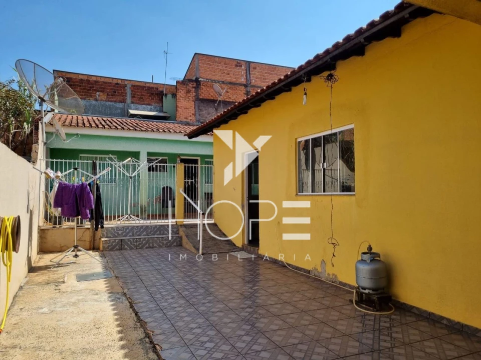 Imagens do imóveis Casa com Edícula à Venda na Zona Oeste de Londrina – Bairro Olímpico