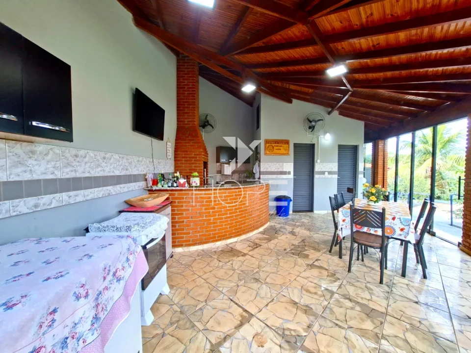 Imagens do imóveis Chácara molhada à venda com 1.872 m² - 1 quarto - piscina - salão de festas - Alvorada do Sul PR