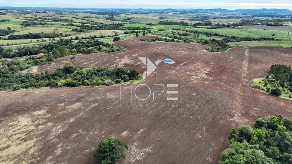 Imagens do imóveis Sítio à Venda de Frente para Rodovia – 87,12 Hectares – Itapetininga/SP