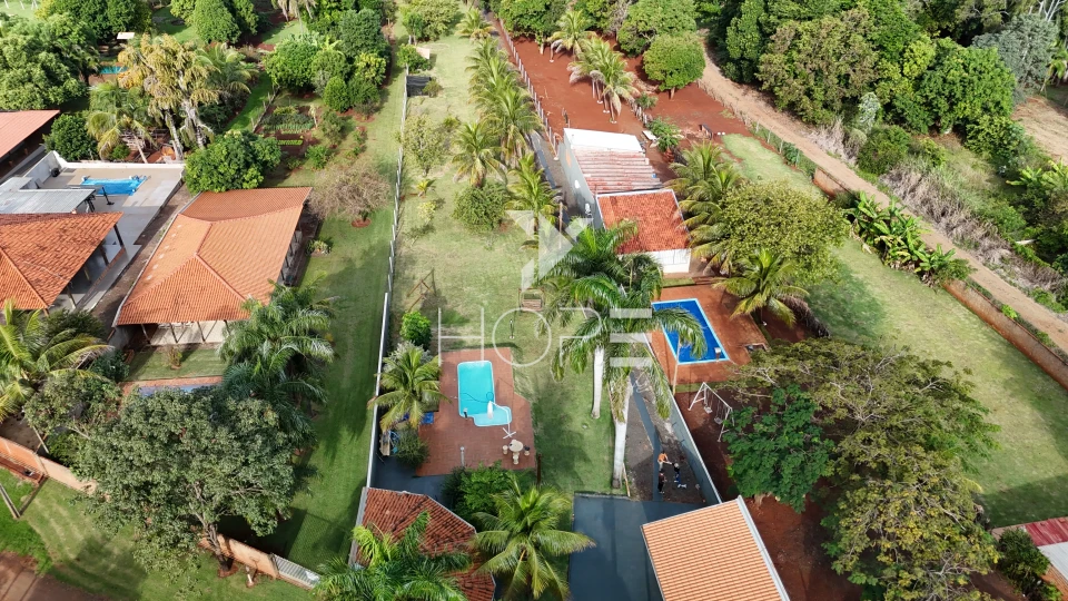 Imagens do imóveis Chácara molhada à venda com 1.872 m² - 1 quarto - piscina - salão de festas - Alvorada do Sul PR