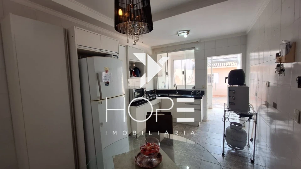 Casa com Edícula à Venda na Região Central de Londrina – Vila Larsen I / Vila Brasil