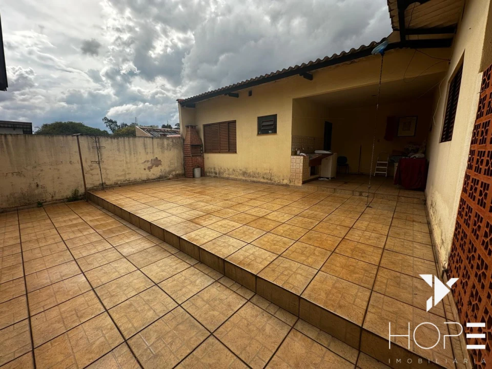 Casa à venda  próximo a Av. Higienópolis e Av. Jk.  – Londrina/PR