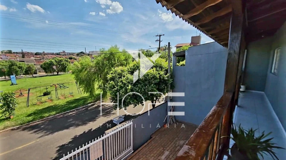 Sobrado à venda na Zona Norte de Londrina – 3 quartos