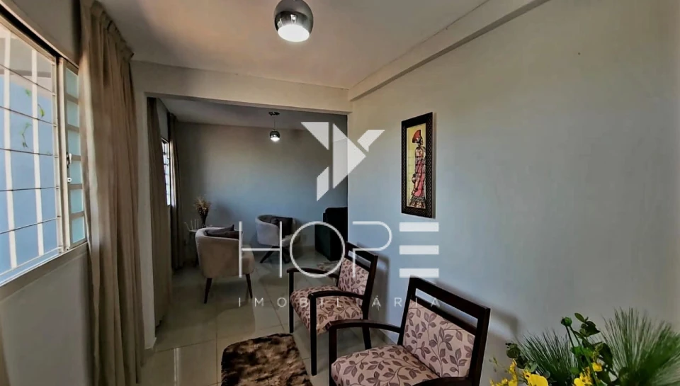 Sobrado à venda na Zona Norte de Londrina – 3 quartos