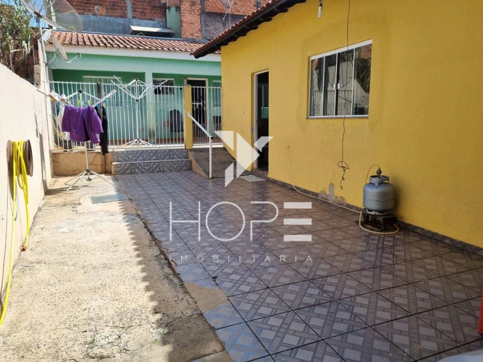 Imagens do imóveis Casa com Edícula à Venda na Zona Oeste de Londrina – Bairro Olímpico