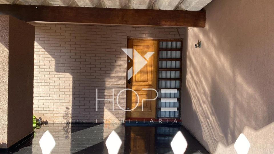 Casa à Venda – 167 m² – 4 Quartos (1 Suíte) – Petrópolis – Região Central – Londrina/PR