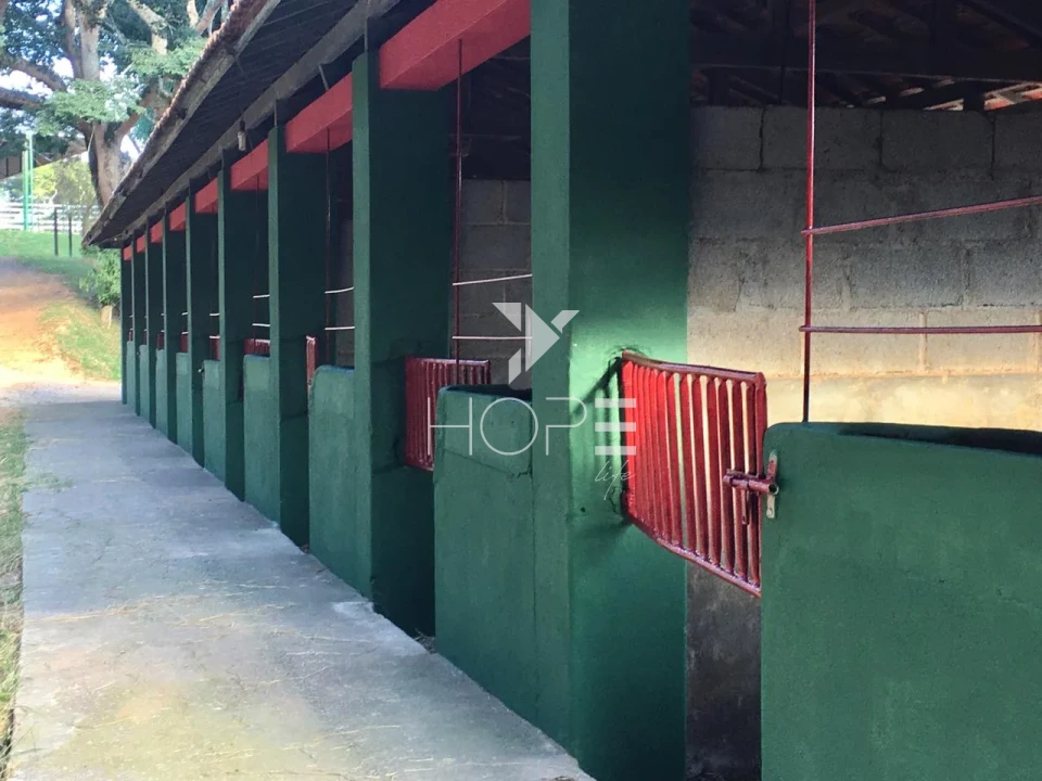 Imagens do imóveis Haras de alto padrão à venda com 7 alqueires - 36 baias - 26 piquetes - São Roque SP