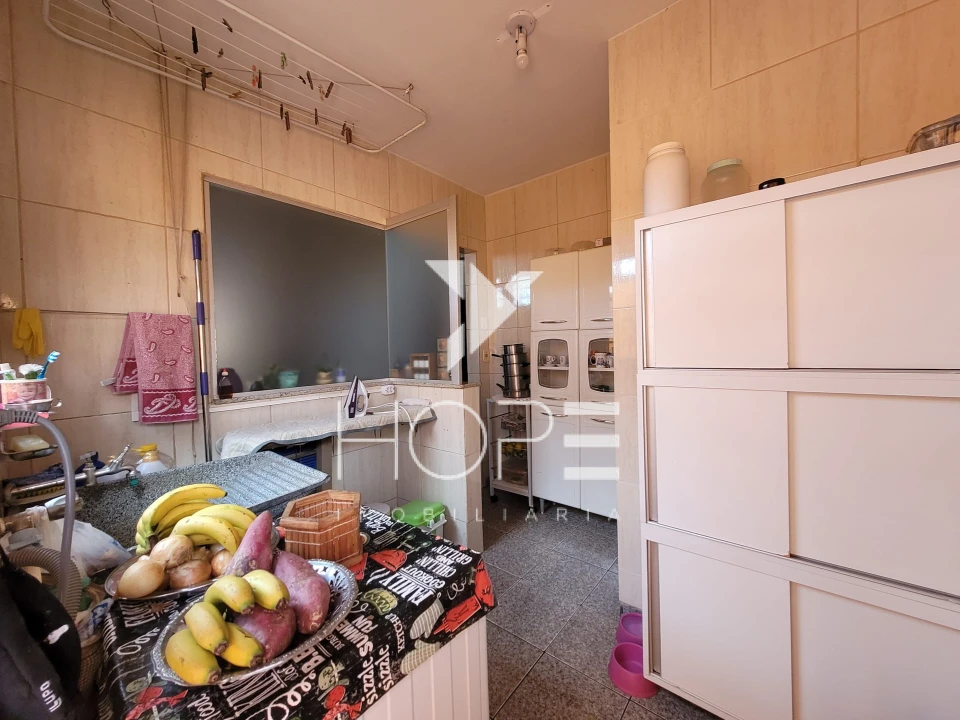 Casa com edícula à venda – 3 quartos (1 suíte) – Bairro Coliseu – Londrina/PR