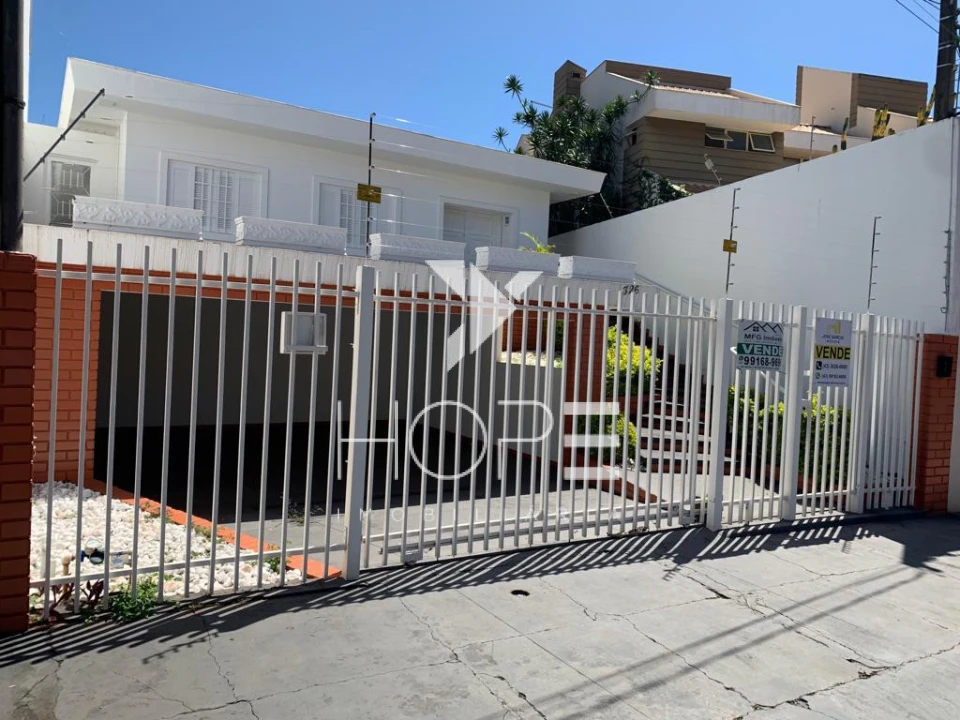 Sobrado à Venda – 5 Quartos (2 Suítes) – 211 m² – Bairro Quebec – Região Central – Londrina/PR