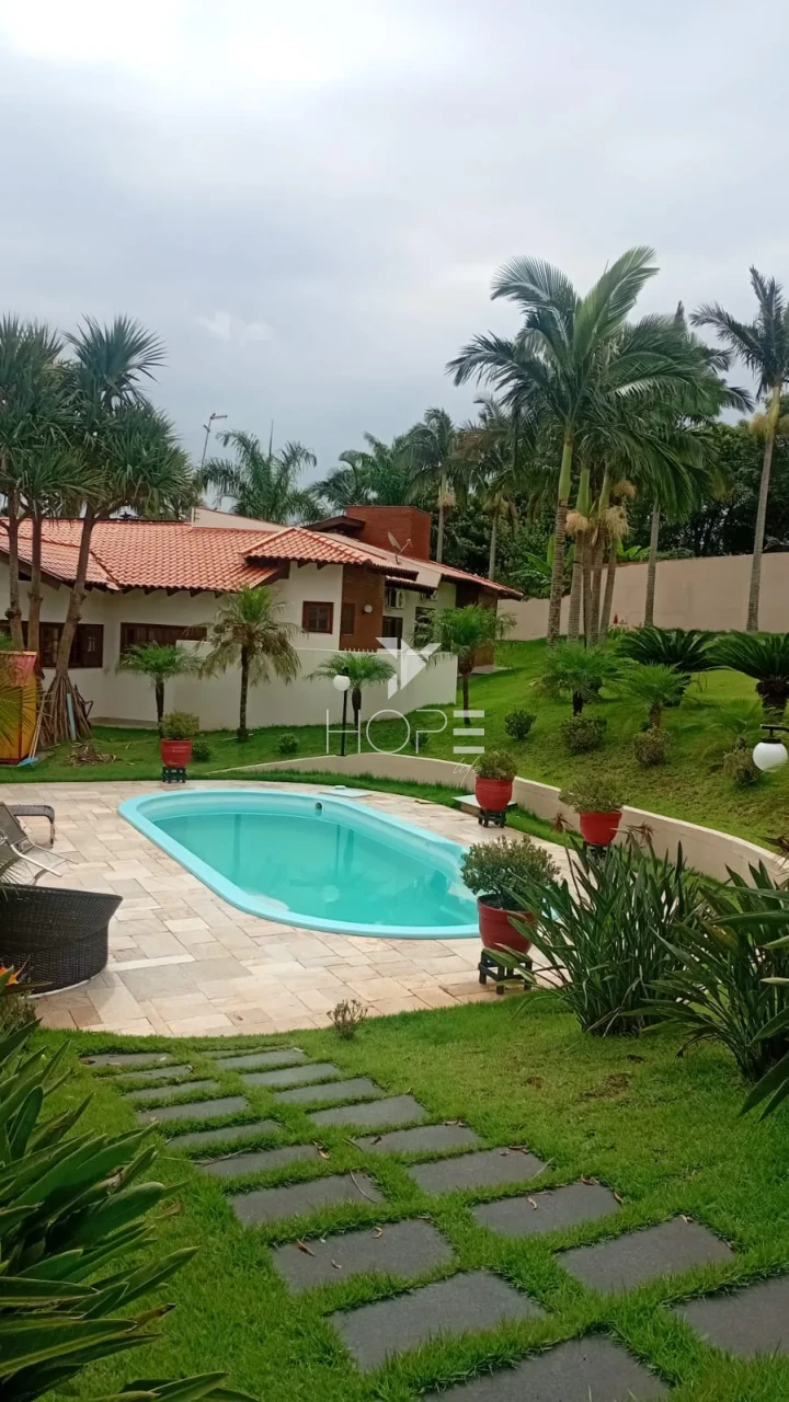Imagens do imóveis Casa de Alto Padrão com 3 Suítes em Condomínio Fechado – Terreno de 5.000m² com Piscina Aquecida e Espaço Gourmet – Rolândia/PR