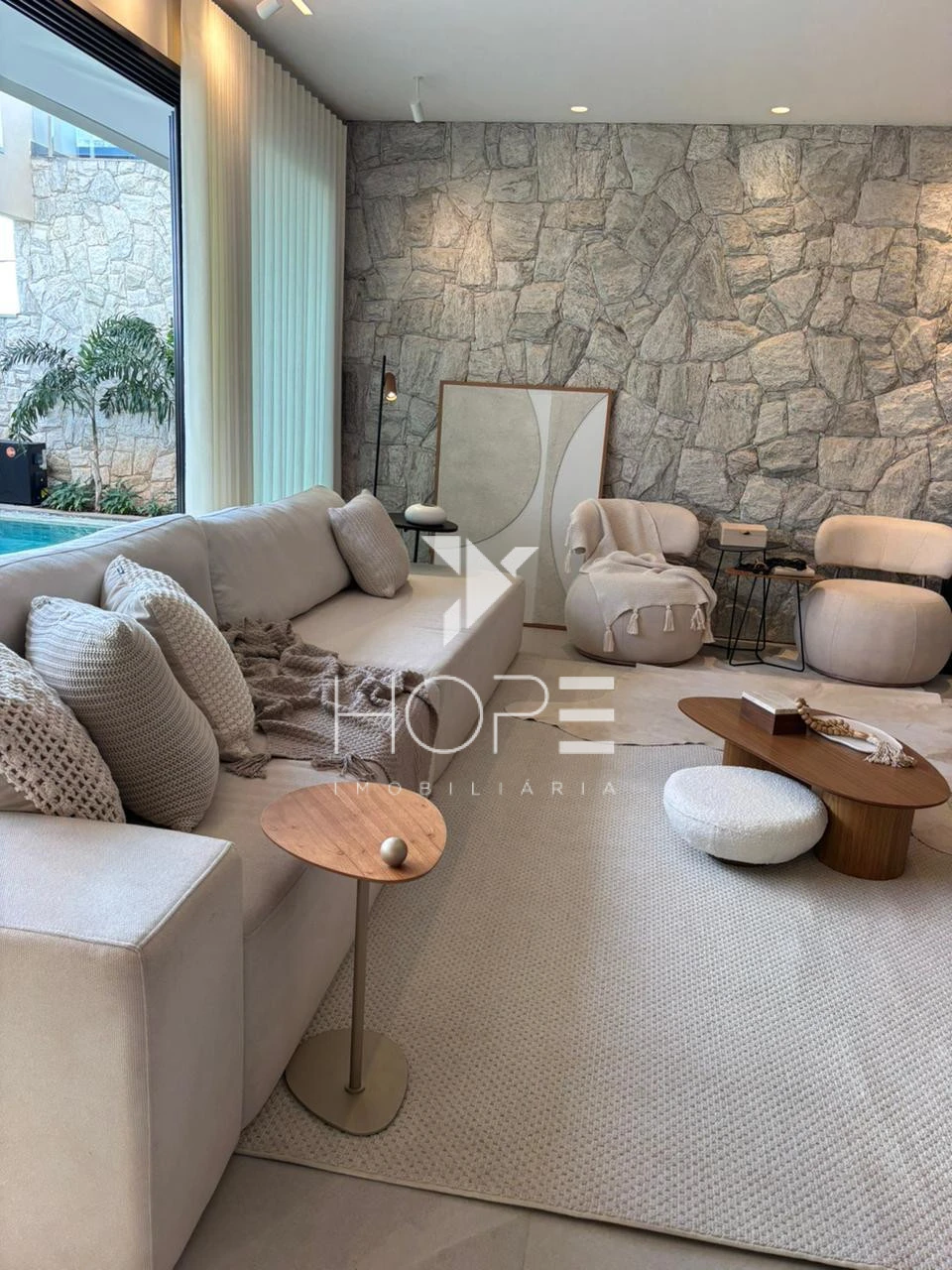 Imagens do imóveis SOBRADO NOVO  280M² DE AREA UTIL, COM 4 QUARTOS, SENDO 4 SUITES-  PARA LOCAÇÃO - CONDOMINIO ROYAL BOULEVARD - IBIPORÃ