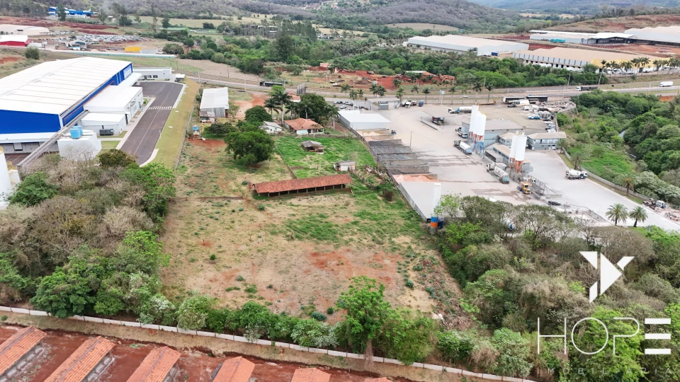 Imagens do imóveis Terreno Industrial à Venda – 21.200m² – Zoneamento ZI3 – PR 445 – Londrina/PR