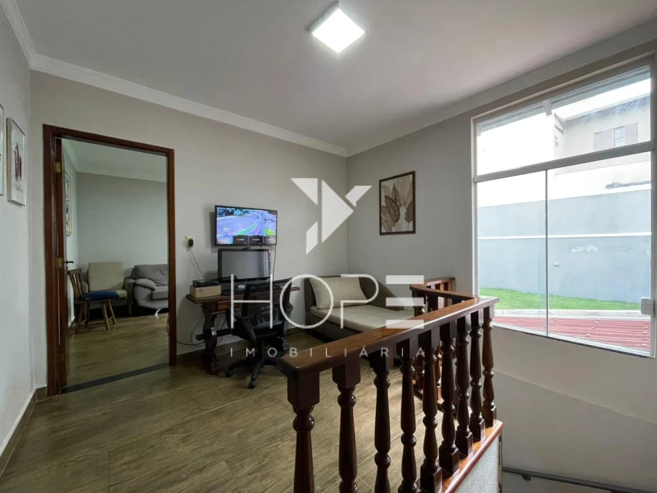 Sobrado à Venda com Energia Solar – 178m² Intern – 4 Quartos (1 Suíte) – Monte Belo – Zona Sul – Londrina/PR