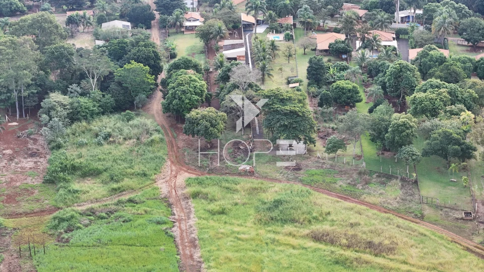 Imagens do imóveis Chácara molhada à venda com 1.872 m² - 1 quarto - piscina - salão de festas - Alvorada do Sul PR