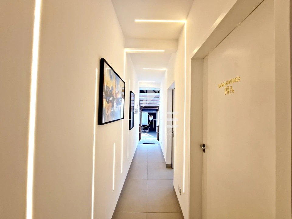 Ponto comercial reformado à venda com 244m² - estrutura para clínica - 5 salas - 3 vagas - Jardim Londrilar - Londrina PR