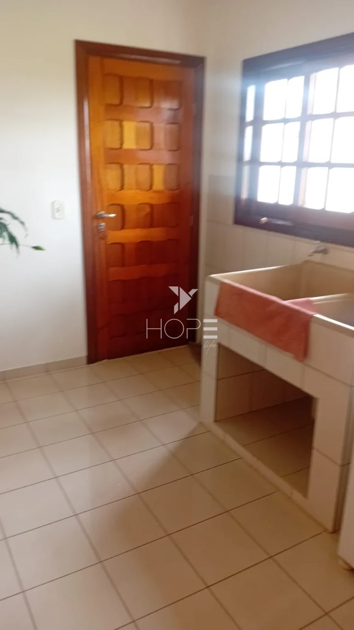 Imagens do imóveis Casa de Alto Padrão com 3 Suítes em Condomínio Fechado – Terreno de 5.000m² com Piscina Aquecida e Espaço Gourmet – Rolândia/PR