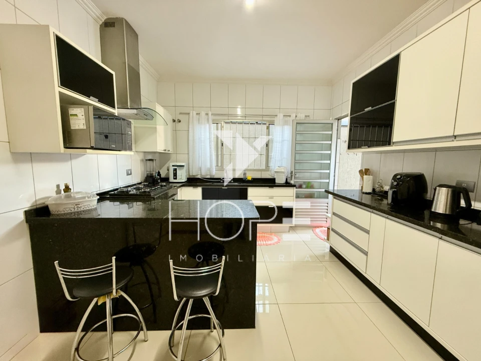 Casa à venda – 3 quartos – 180 m² – Jardim Brasília – Londrina/PR