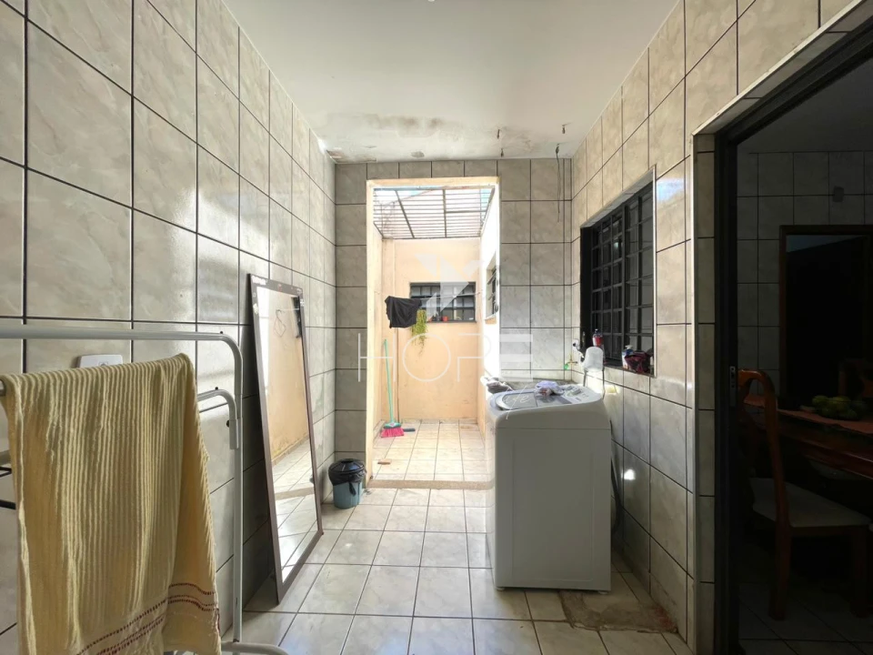 Imagens do imóveis Casa à Venda com Barracão Idependente – 3 Quartos (1 Suíte) – 317m² de Terreno – Pacaembu – Londrina/PR