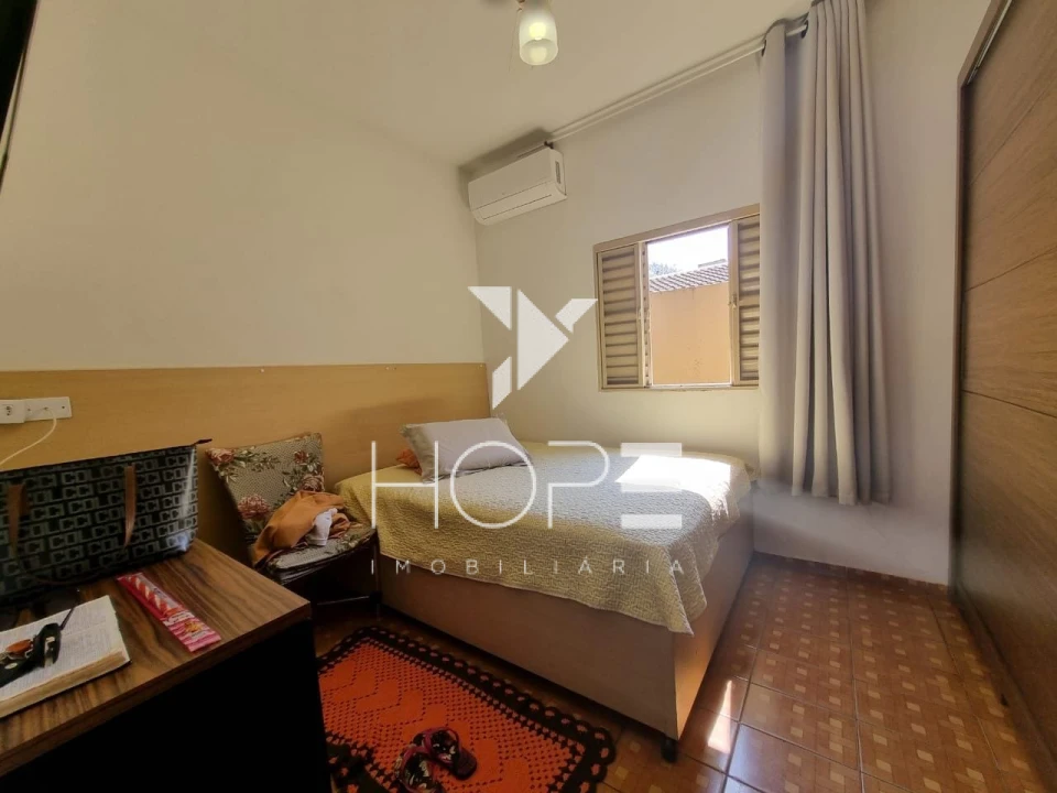 Imagens do imóveis Casa com Edícula à Venda na Zona Oeste de Londrina – Bairro Olímpico