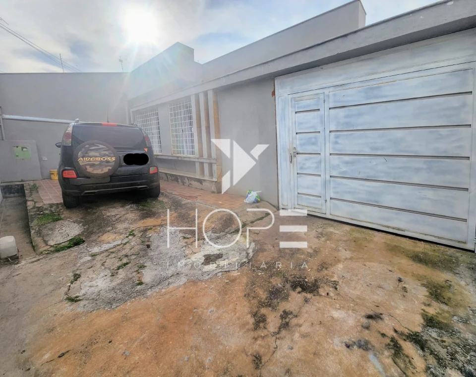 Casa com Edícula à Venda na Região Central de Londrina – Vila Larsen I / Vila Brasil