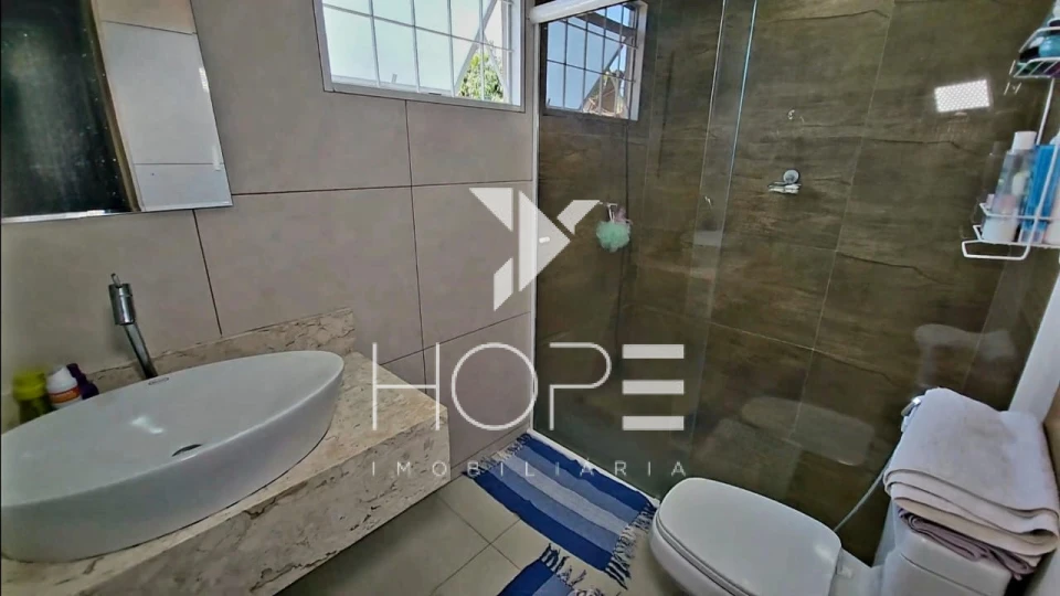 Sobrado à venda na Zona Norte de Londrina – 3 quartos