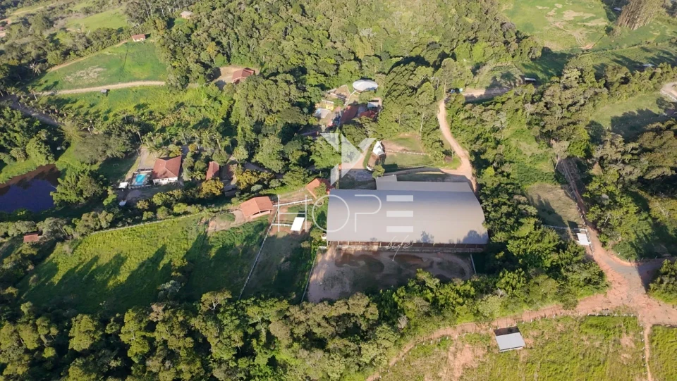 Imagens do imóveis Haras de alto padrão à venda com 7 alqueires - 36 baias - 26 piquetes - São Roque SP