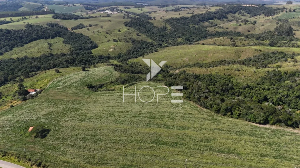 Imagens do imóveis Fazenda à venda com 48.25 alqueires - agricultura e pastagem - frente para o asfalto - São Miguel Arcanjo SP