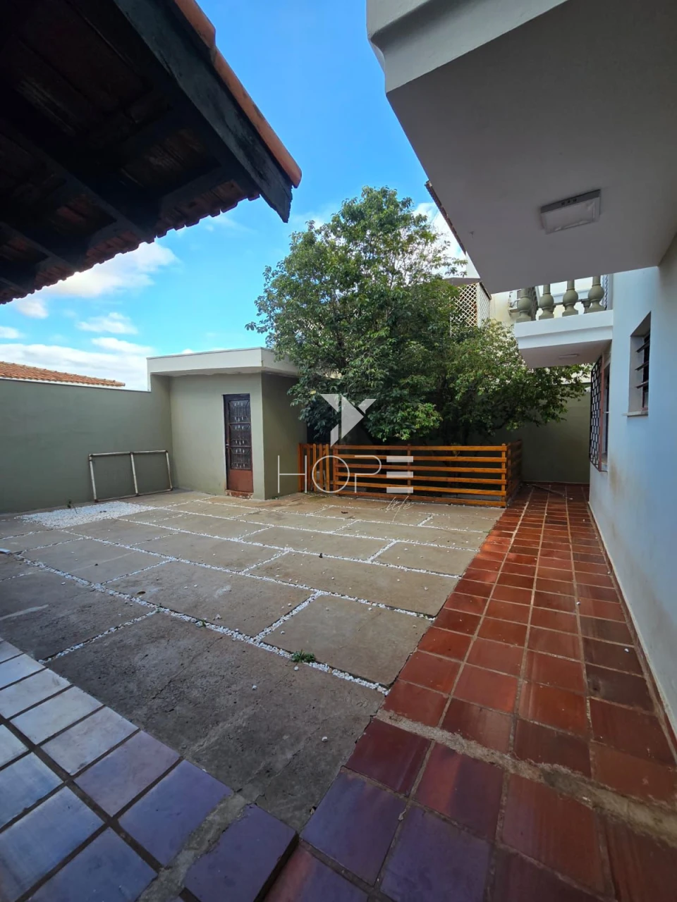 Imagens do imóveis Casa assobradada residencial/comercial à venda - 360 m² - com 3 quartos – 4 banheiros - 1 Vaga - Jardim Quebec – Londrina/PR