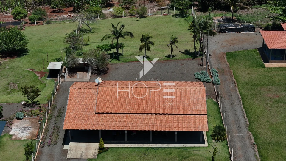 Imagens do imóveis Chácara à venda com 10.278 m² - 3 quartos - 2 banheiros - Rodovia Engenheiro Ângelo Lopes - Ibiporã PR