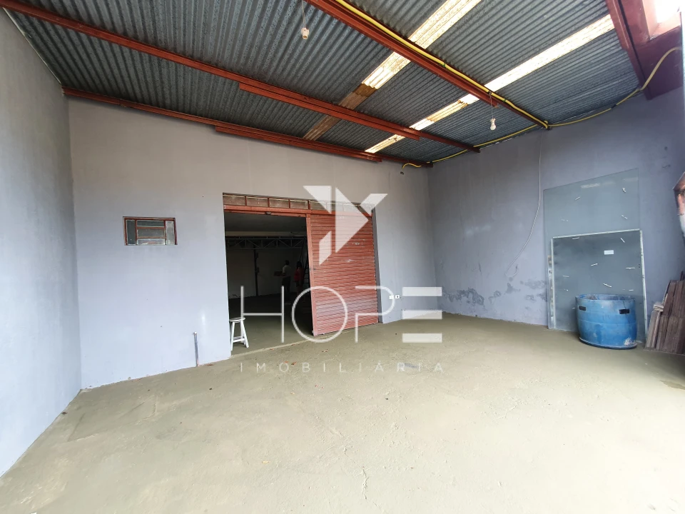 Imagens do imóveis Casa com 3 Quartos + Galpão Comercial à Venda – 285,66 m² – Conj. Hab. Santiago II – Londrina/PR