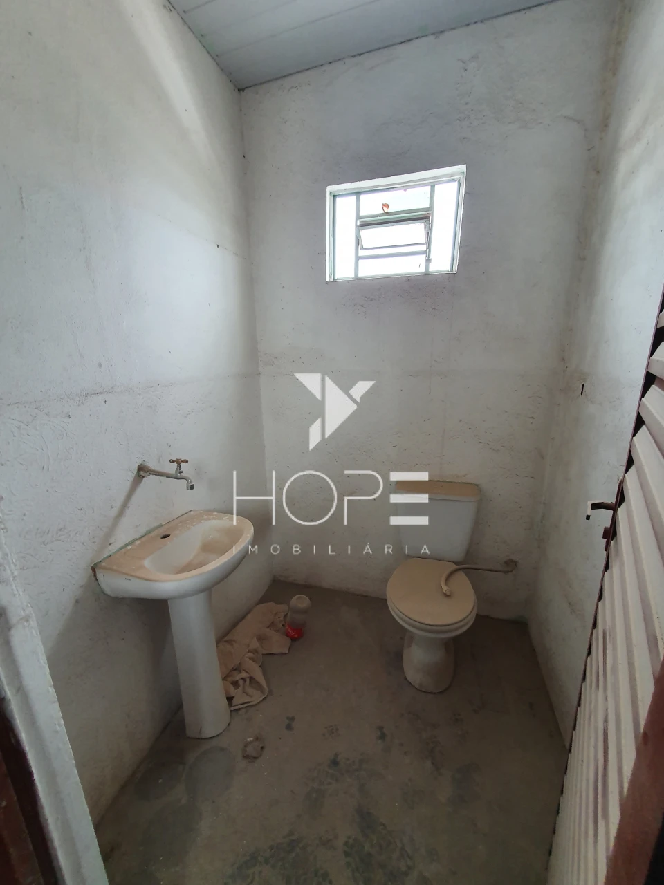 Imagens do imóveis Casa com 3 Quartos + Galpão Comercial à Venda – 285,66 m² – Conj. Hab. Santiago II – Londrina/PR