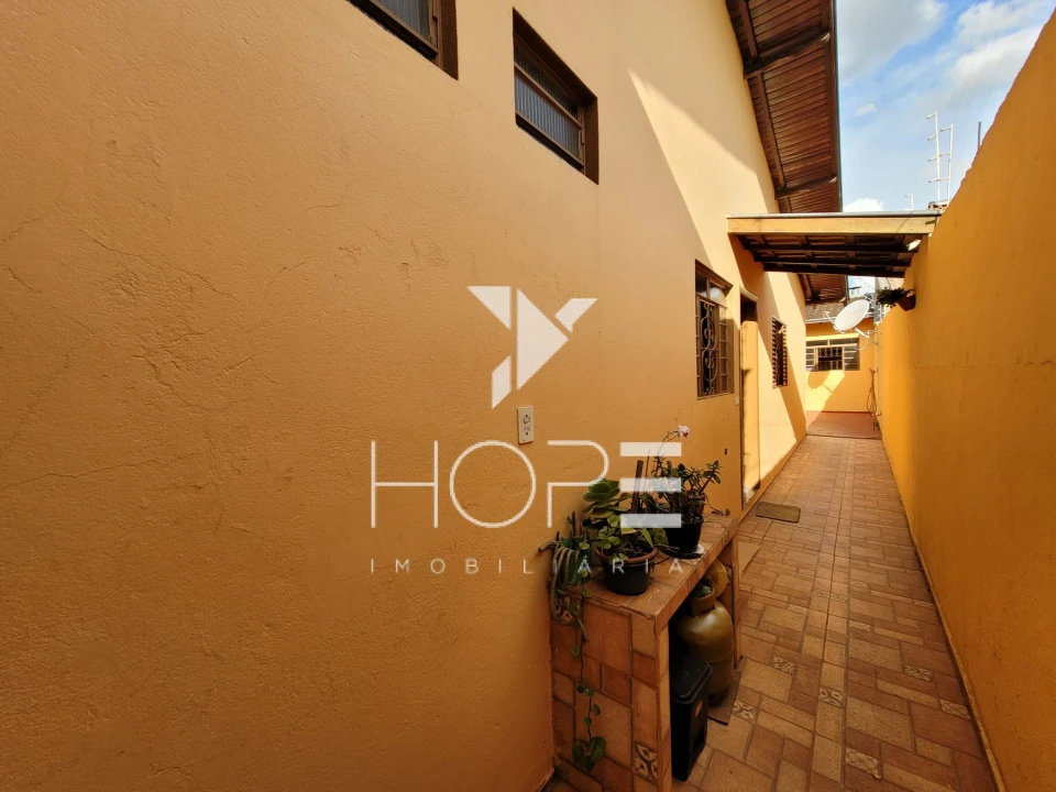 Casa com edícula à venda – 3 quartos (1 suíte) – Bairro Coliseu – Londrina/PR