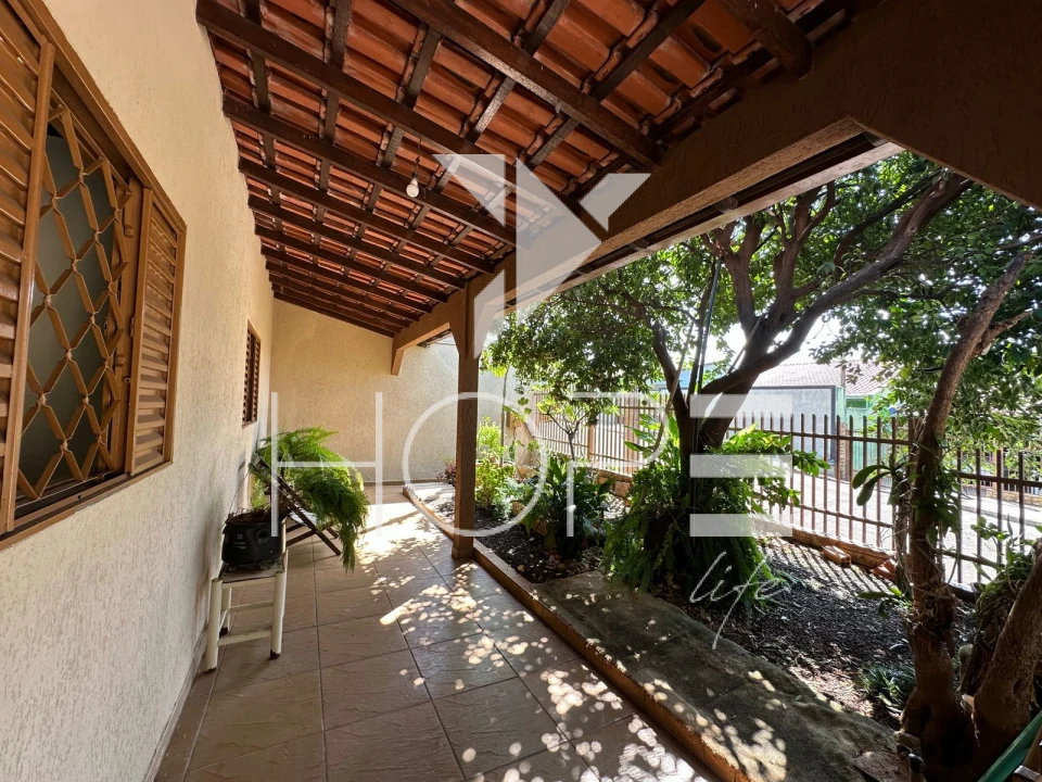 Imagens do imóveis Casa à venda/ Locação  no Conjunto José Giordano – 2 quartos (1 suíte) – 178 m² – Zona Norte – Londrina/PR