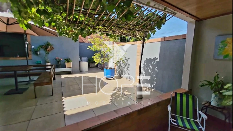 Sobrado à venda na Zona Norte de Londrina – 3 quartos