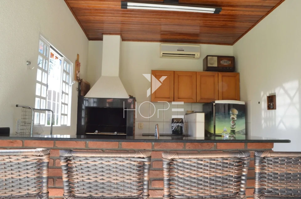 Imagens do imóveis Casa de Alto Padrão com 3 Suítes em Condomínio Fechado – Terreno de 5.000m² com Piscina Aquecida e Espaço Gourmet – Rolândia/PR