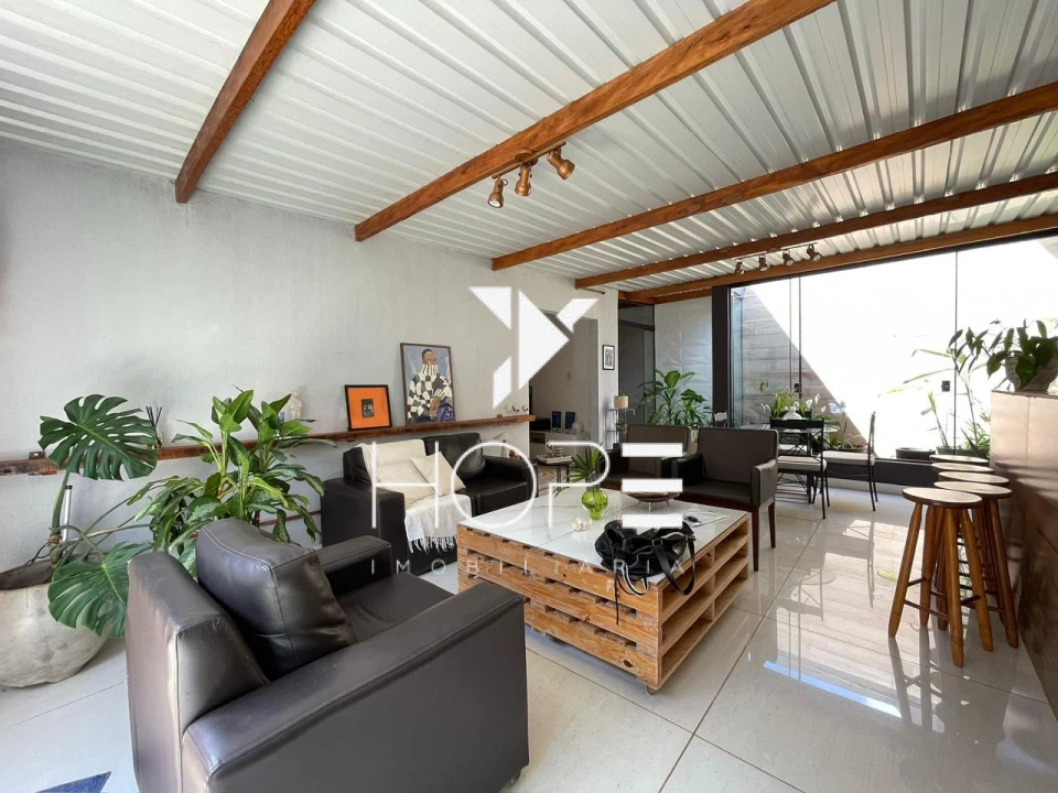 Casa à venda – 4 quartos – Jardim Alvorada – Londrina/PR