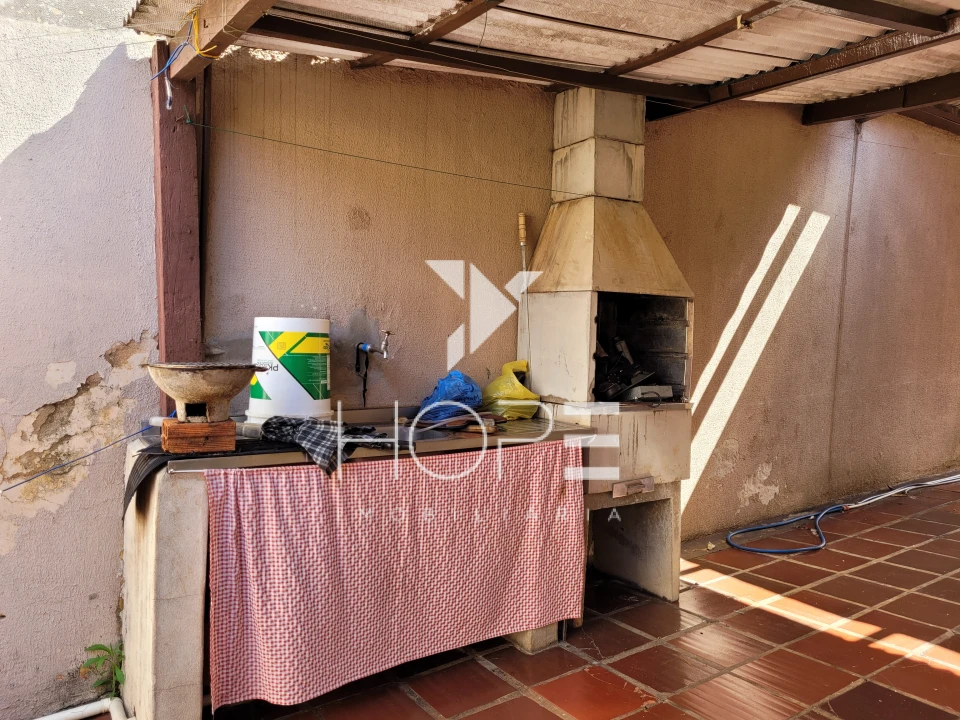 Imagens do imóveis Casa de Madeira 3 Quartos com Edícula à Venda na Zona Oeste de Londrina – Bairro Quebec