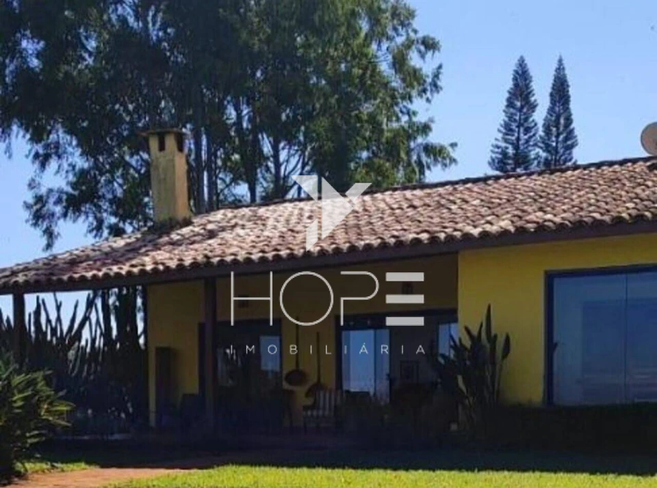 Fazenda à venda na região de Botucatu/SP – 119,5 alqueires – Rica em água