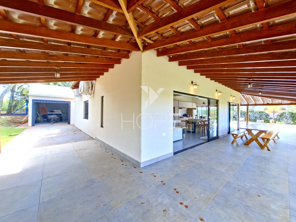 Imagens do imóveis Condomínio Riviera do Poente - chácara à venda com 1.300 m² - 2 quartos - 1 suíte - 4 vagas -  piscina - Alvorada do Sul PR