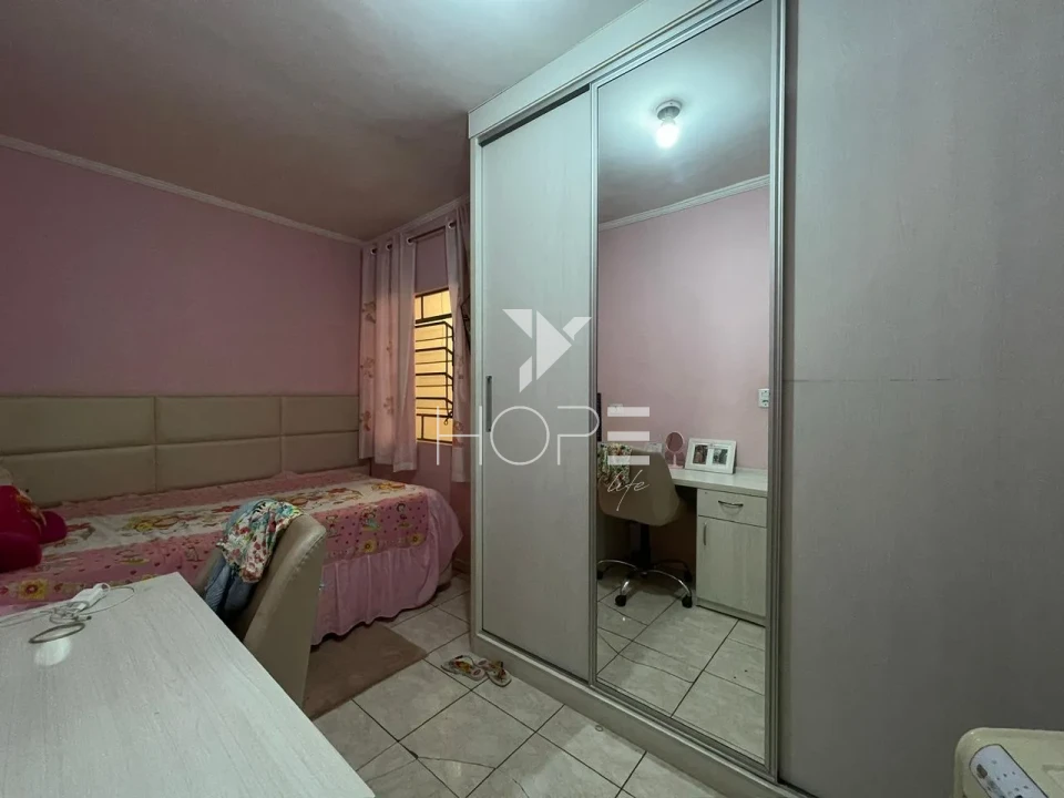 Imagens do imóveis Casa à venda com 375 m² - 2 quartos - 1 banheiro - 2 vagas - Jardim Silvino - Cambé PR