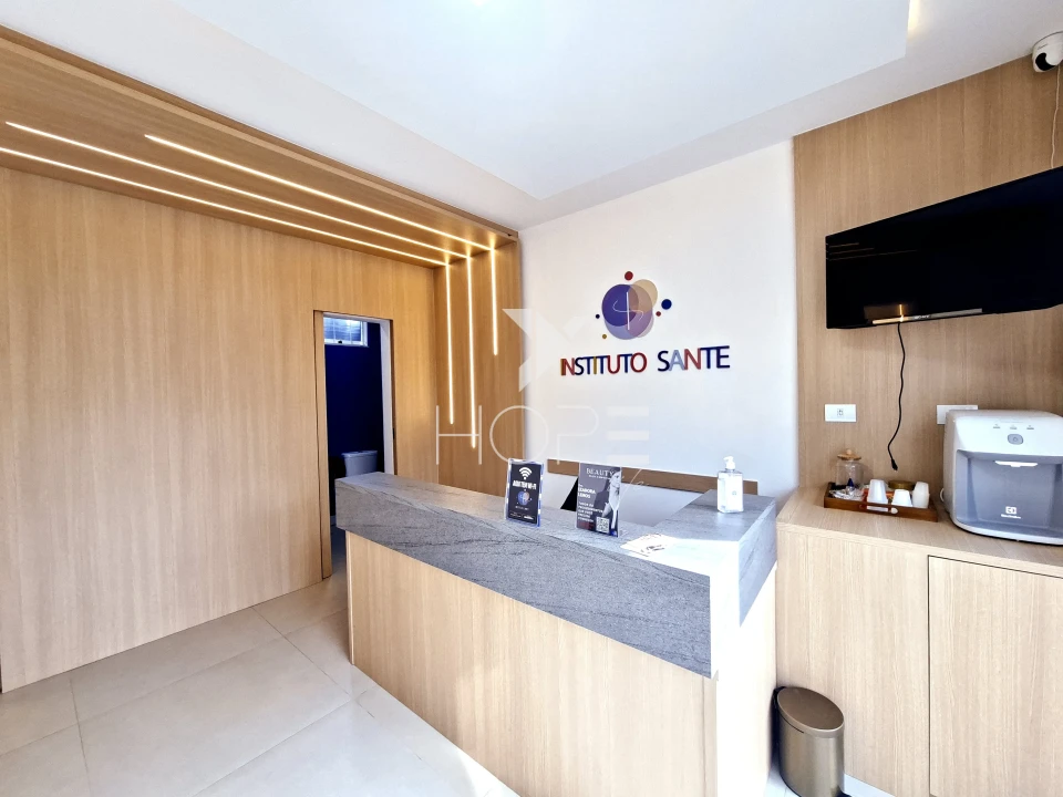 Ponto comercial reformado à venda com 244m² - estrutura para clínica - 5 salas - 3 vagas - Jardim Londrilar - Londrina PR