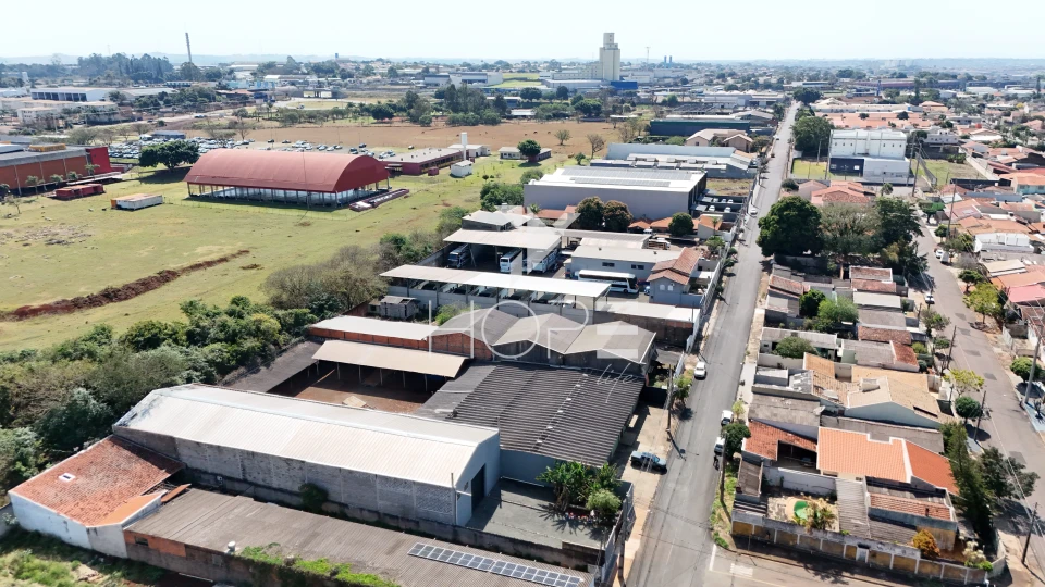 Imagens do imóveis Barracão à venda e locação com 750 m² + mezanino - pé direito 6 m - próximo Av Tiradentes - Bandeirantes - Londrina PR