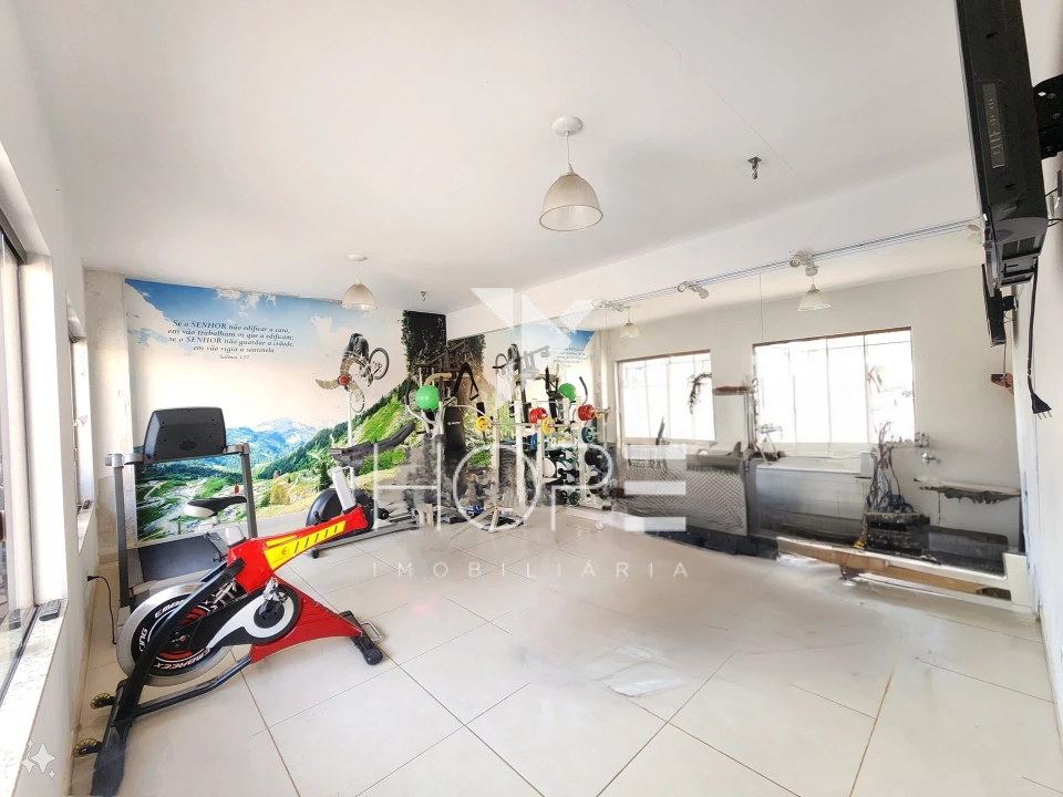 Sobrado à Venda 5 Quartos – Bairro Coliseu – Zona Norte Londrina PR