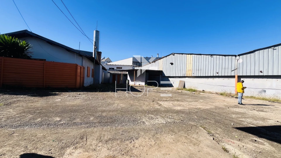 Imagens do imóveis Barracão para Alugar na Av. ARTHUR THOMAS em Londrina | 1.000m² de área total I 600m² de área construída, Pátio para Caminhões e Energia Trifásic
