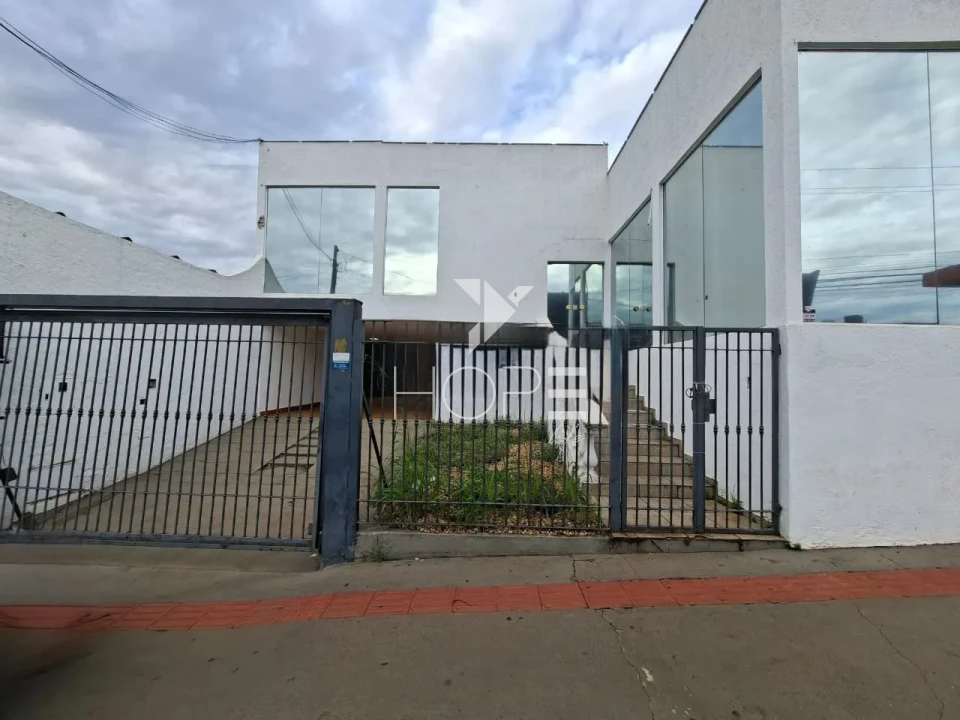 Imagens do imóveis Sobrado comercial para locação com 200m² - 6 salas - 6 vagas - Av. Higienópolis - próximo ao Lago Igapó - Londrina PR