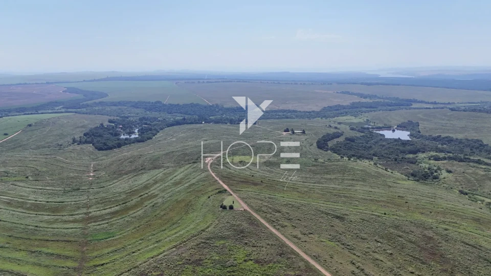 Imagens do imóveis Fazenda à venda com 483 alqueires - 77% de aproveitamento - potencial para irrigação - Botucatu SP
