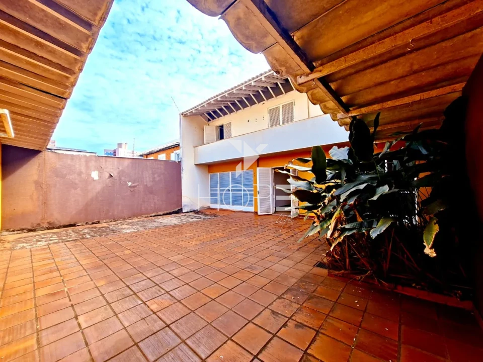 Imagens do imóveis Casa comercial à venda com 438 m² - próxima à Av. Higienópolis e Av. JK - Centro - Londrina PR