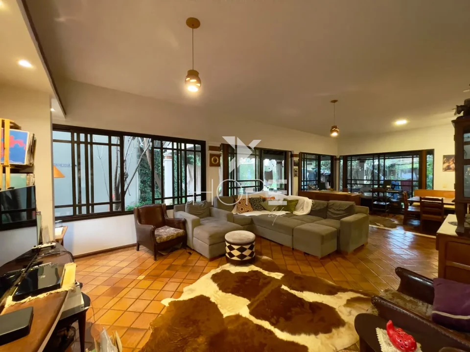 Imagens do imóveis Sobrado à Venda com Piscina – 301m² – 3 Quartos (1 Suíte) – Tucano – Zona Sul – Londrina/PR