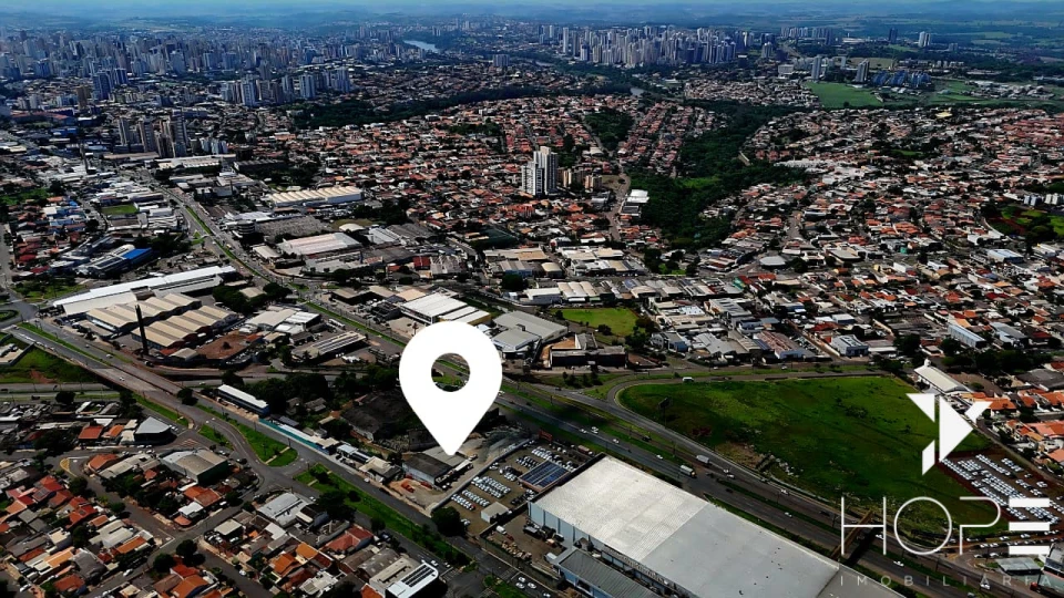 AMPLO BARRACÃO COMERCIAL DE 700 m² AS MARGENS DA AVENIDA TIRADENTES