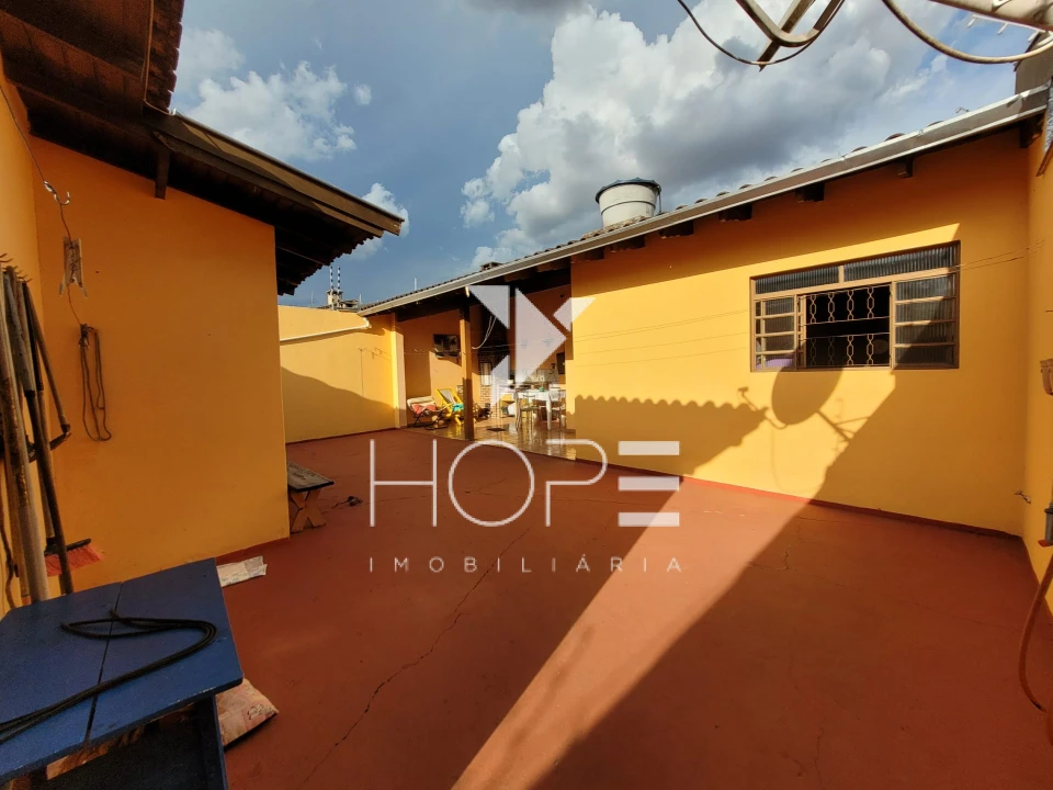 Casa com edícula à venda – 3 quartos (1 suíte) – Bairro Coliseu – Londrina/PR